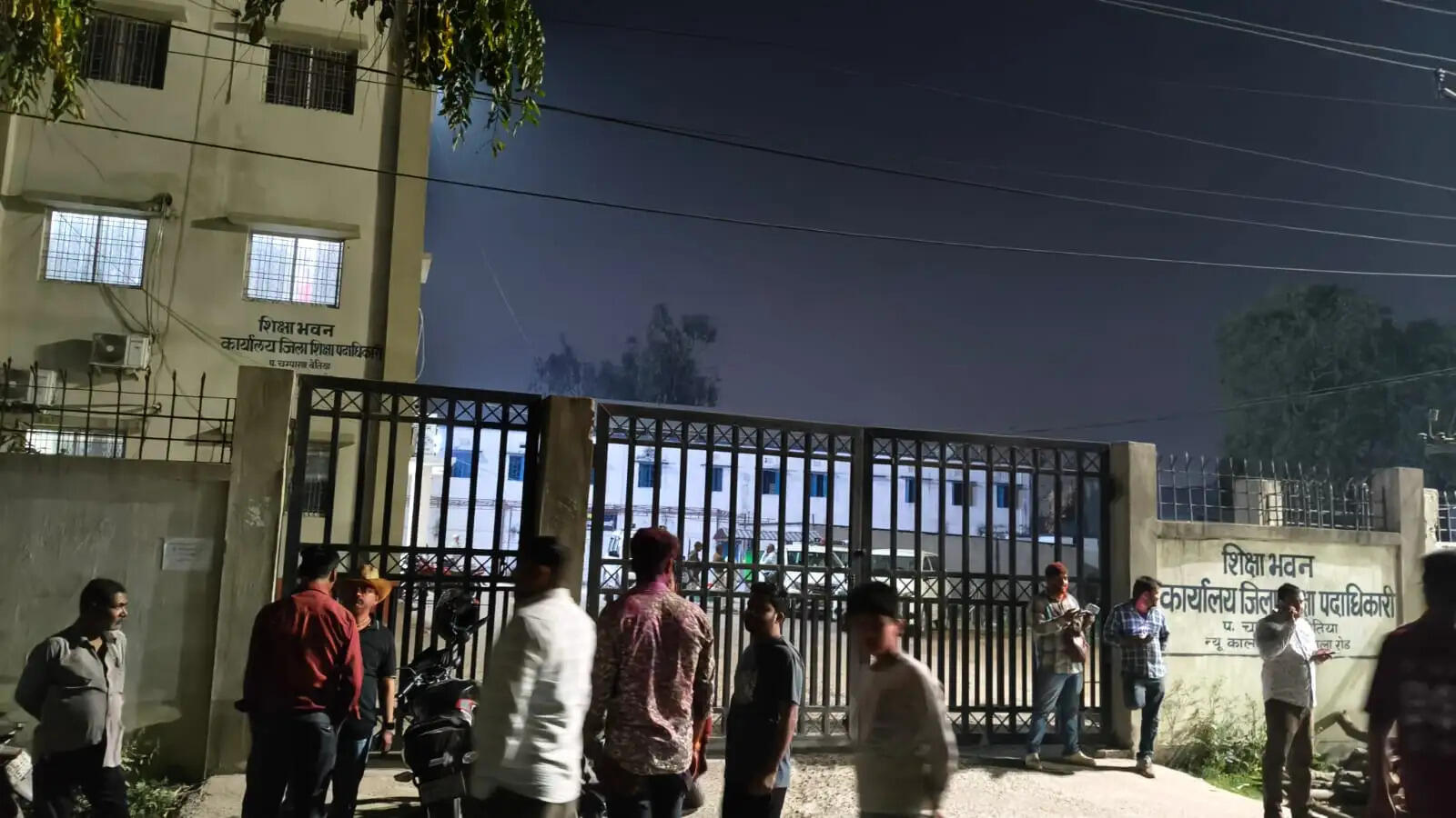 बेतिया शिक्षा विभाग के सहायक अभियंता 5 लाख घूस लेते गिरफ्तार