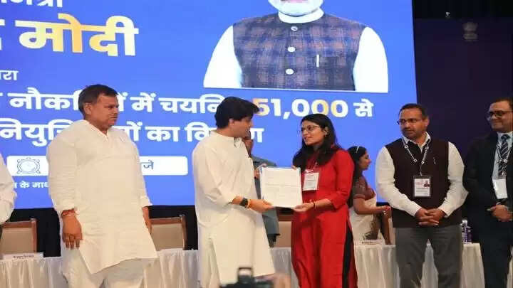 युवा अपनी पूरी शक्ति और सामर्थ्य के साथ देश के विकास में दें योगदान : ज्योतिरादित्य सिंधिया