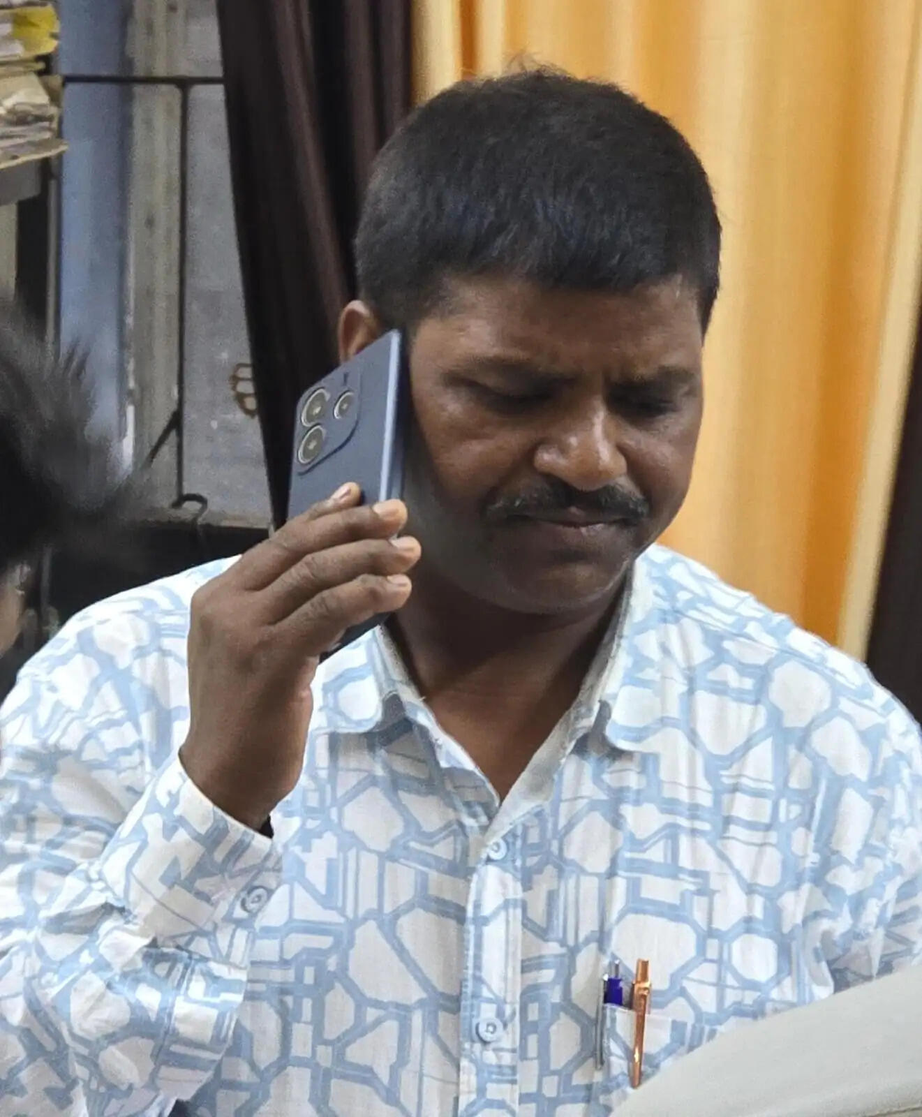 एसडीओ कार्यालय का सहायक प्रशासी अधिकारी 15 हजार घूस लेते गिरफ्तार