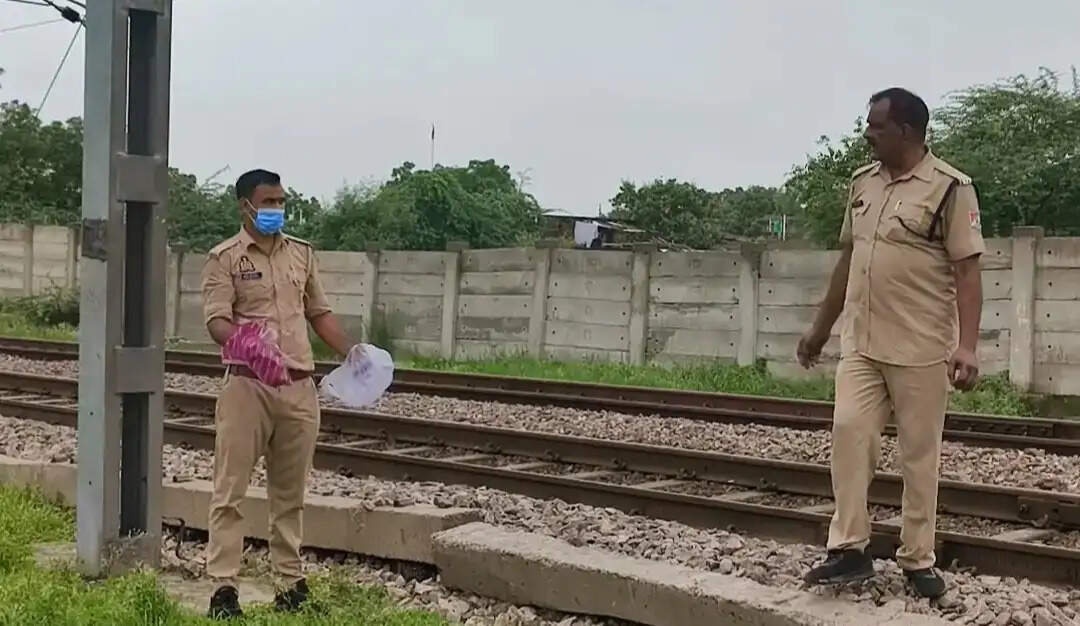 औरैया में ट्रेन से गिरकर युवक की मौत