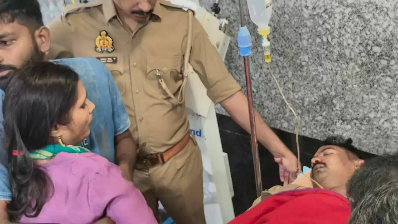 मारपीट में घायल दरोगा की हालत गम्भीर, ट्रामा सेंटर पहुंचे पुलिस कमिश्नर