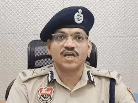 सोनीपत पुलिस ने उत्तर प्रदेश से आ रही गाड़ी से पकड़े 11 लाख