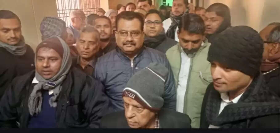 कन्नौज सदर तहसील में वकीलों ने की नारेबाजी, नहीं करेंगे काम