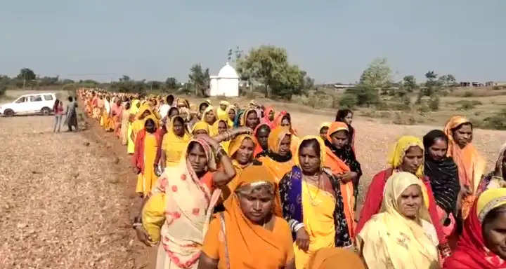 वागड़ संत गोविंद गुरु की कर्मस्थली धूणी मगरी धाम बांसिया में भरा बारह बीज का मेला