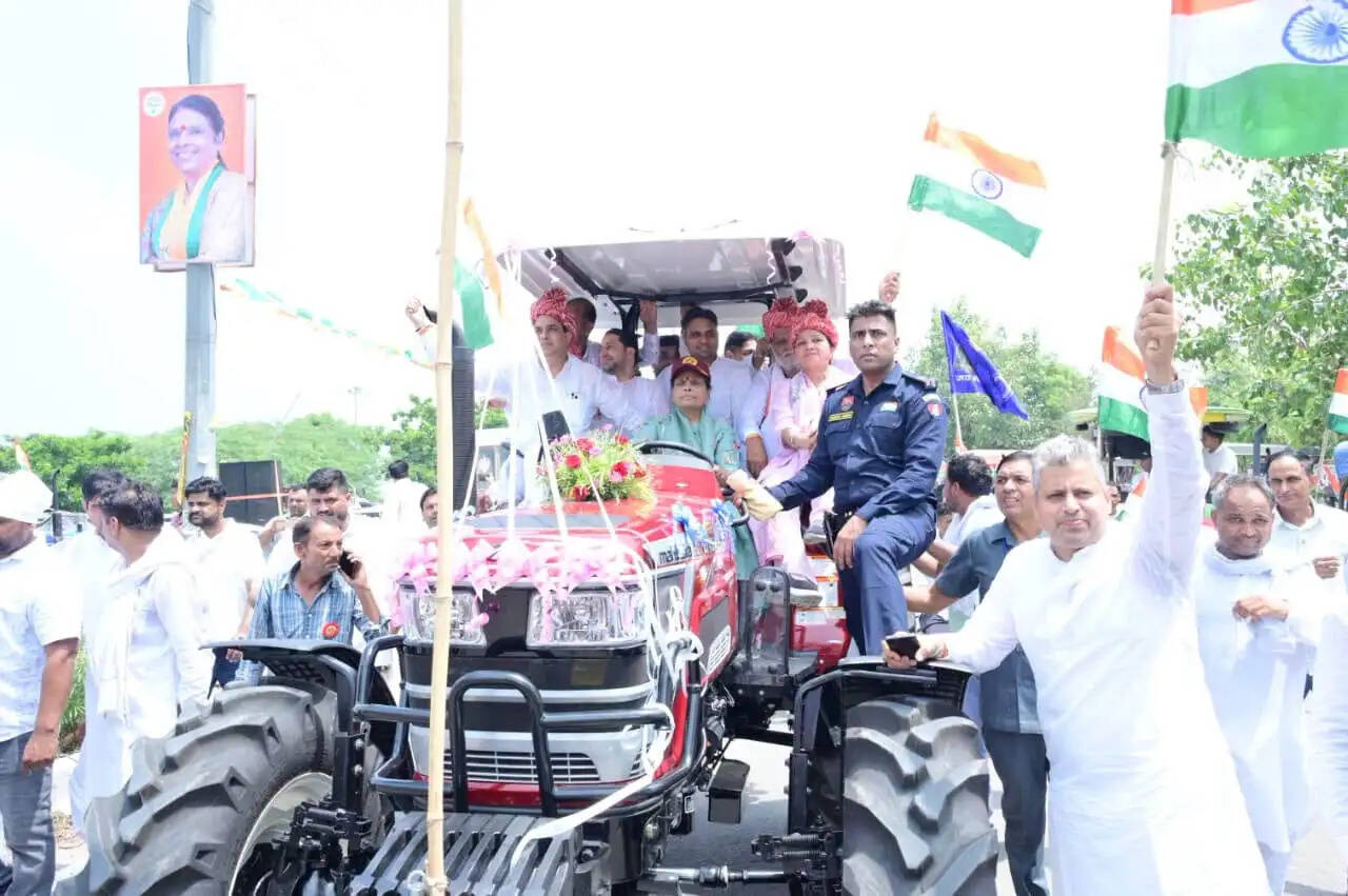 कैथल में तिरंगे के रंग में रंगा शहर, वाहनाें के साथ निकली भव्य तिरंगा यात्रा