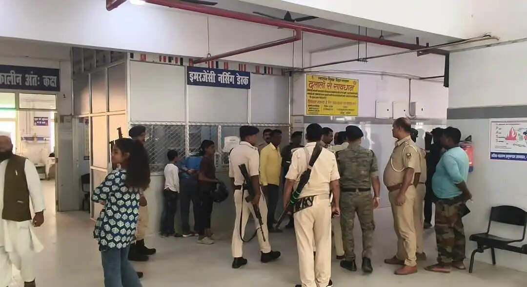 नशे में धुत्त बाइक सवार ने कोचिंग जा रही दो छात्राओं को मारी टक्कर, चार लोग घायल