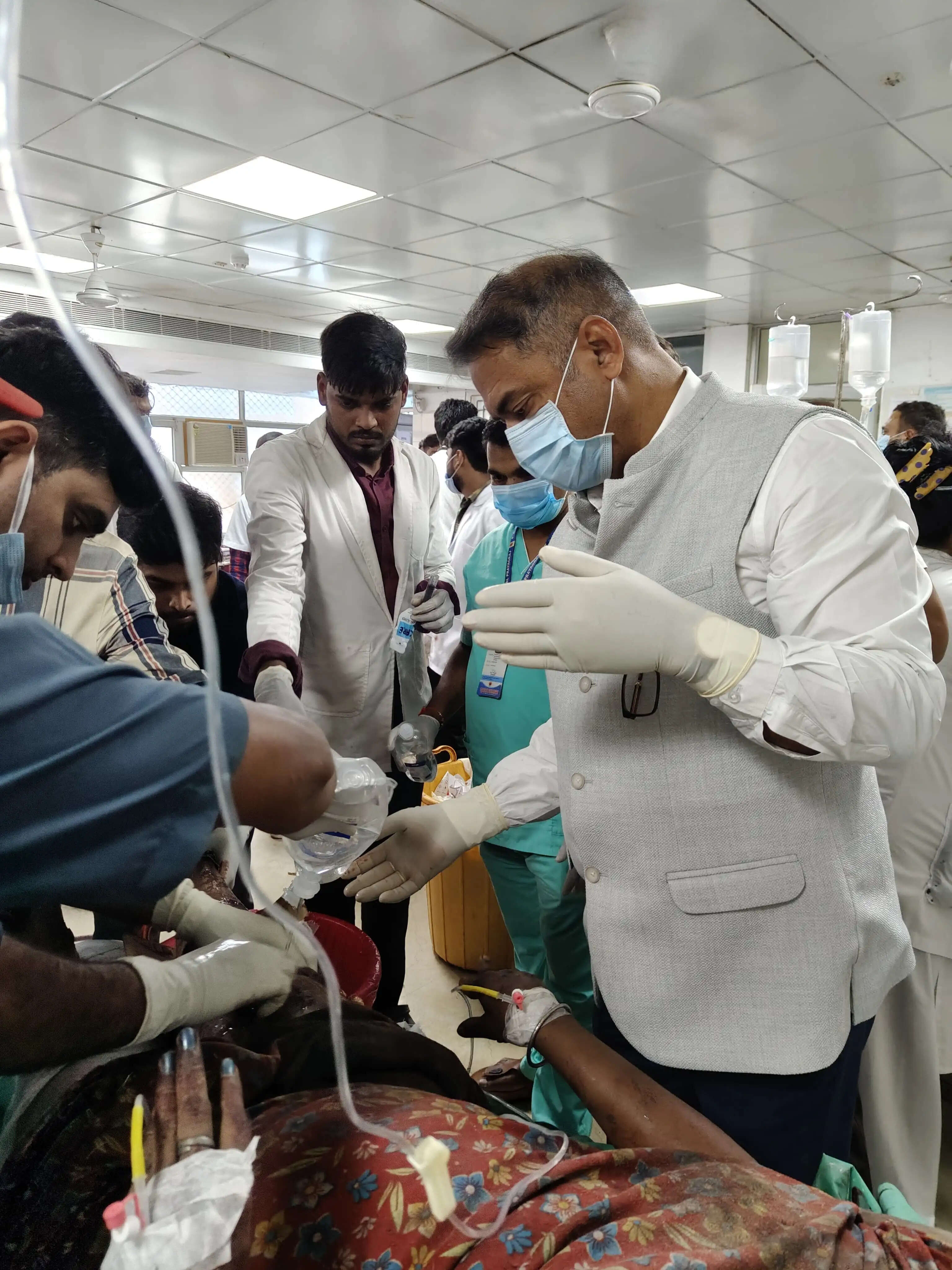 पटाखा फैक्ट्री विस्फोट के पांच घायल एसआरएन पहुंचे, चार की हालत अत्यंत गंभीर