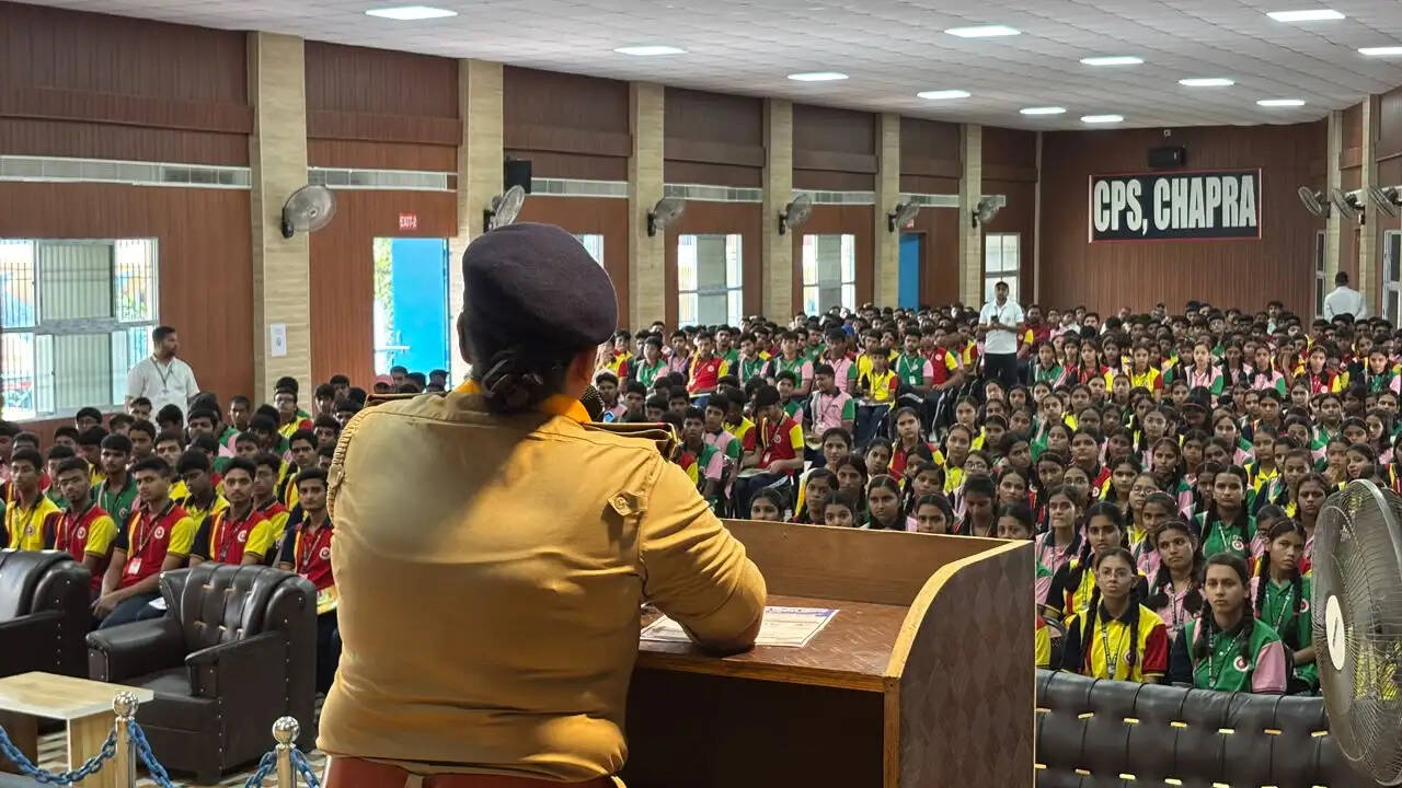 एंटी ह्यूमन ट्रैफिकिंग यूनिट द्वारा सीपीएस में छात्र-छात्राओं को किया जागरूक