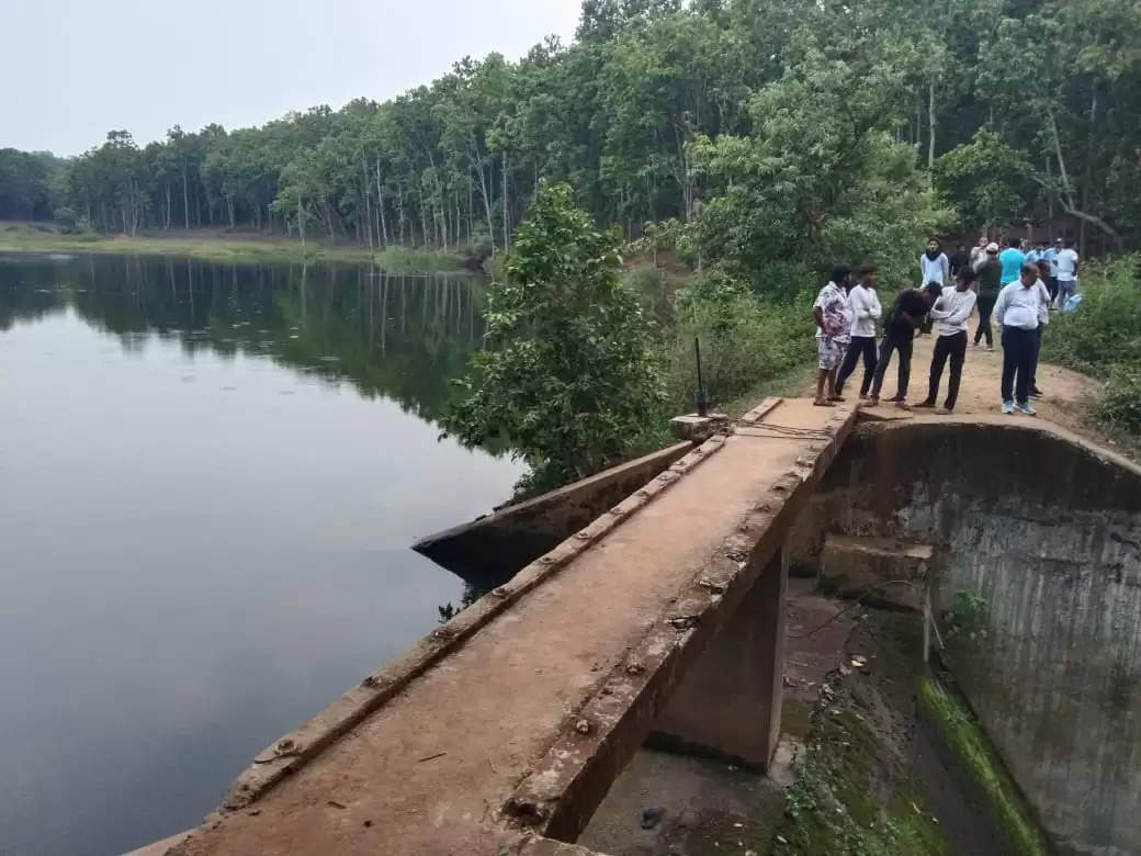 अनूपपुर: नहाने उतरा युवक जलाशय में डूबा, तलाश जारी