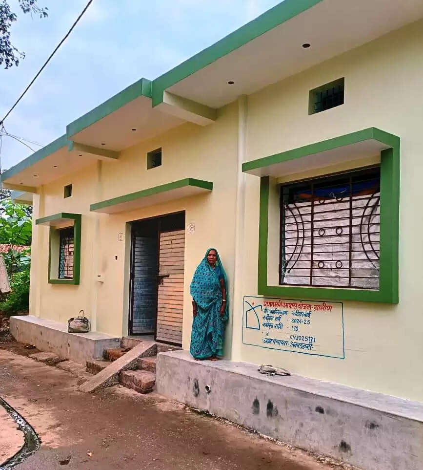 प्रधानमंत्री आवास योजना ग्रामीण से पक्के मकान का सपना हुआ साकार,चंद्रिकाबाई के चेहरे पर लौटी मुस्कान