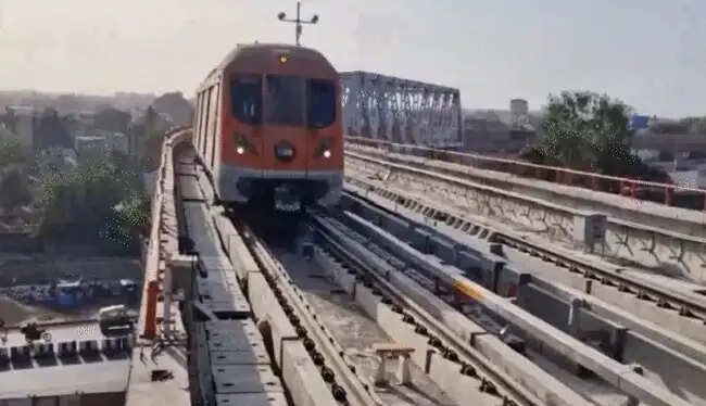 भोपालः रानी कमलापति स्टेशन से एम्स के बीच पहली बार मेट्रो का सफल ट्रायल हुआ पूर्ण