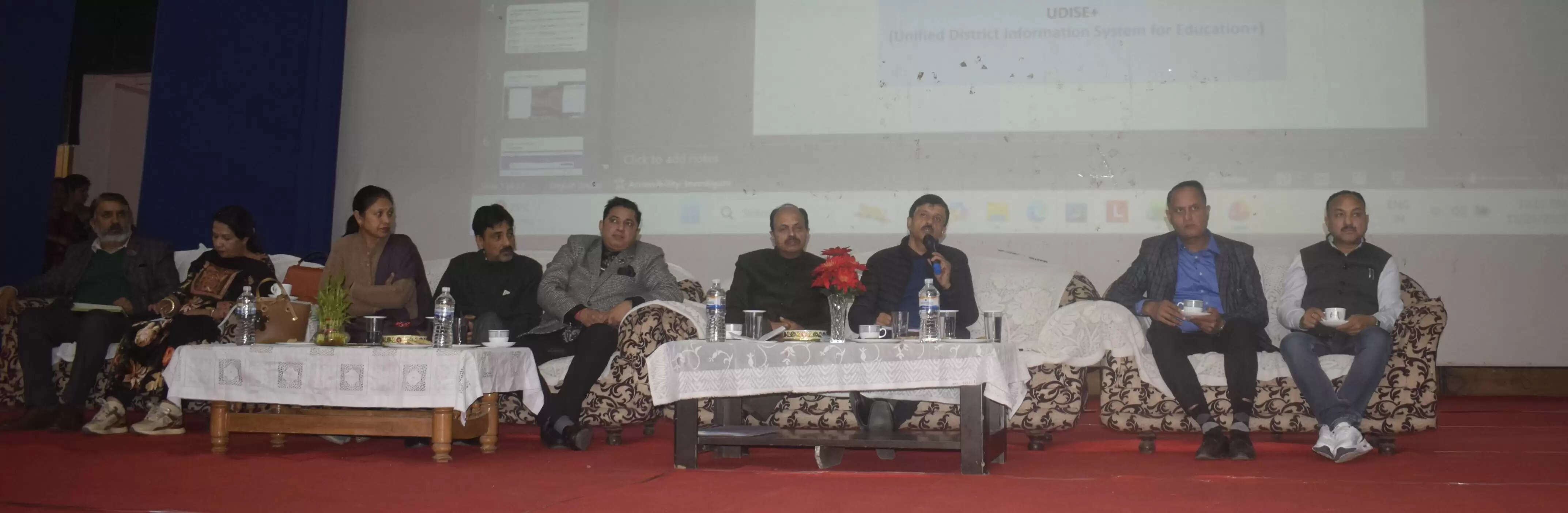 कांगड़ा में शिक्षा सुधार पर कार्यशाला, विद्यालयों में क्लस्टर व्यवस्था पर जोर