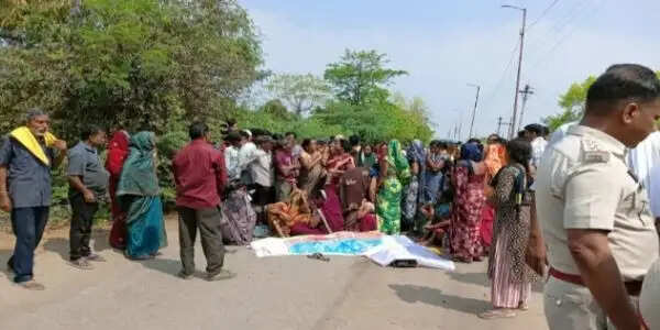 कोरबा में हाइवा की&nbsp;टक्कर&nbsp;से&nbsp;बाइक सवार युवक&nbsp;की मौत, ग्रामीणों ने किया चक्काजाम