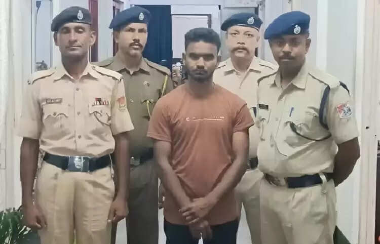 अगरतला रेलवे स्टेशन से अवैध बांग्लादेशी नागरिक गिरफ्तार