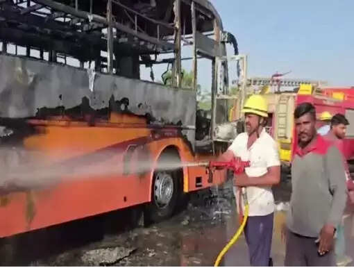 (अपडेट) राजस्थान के जैसलमेर में चलती बस में लगी आग, 20 यात्रियों की मौत