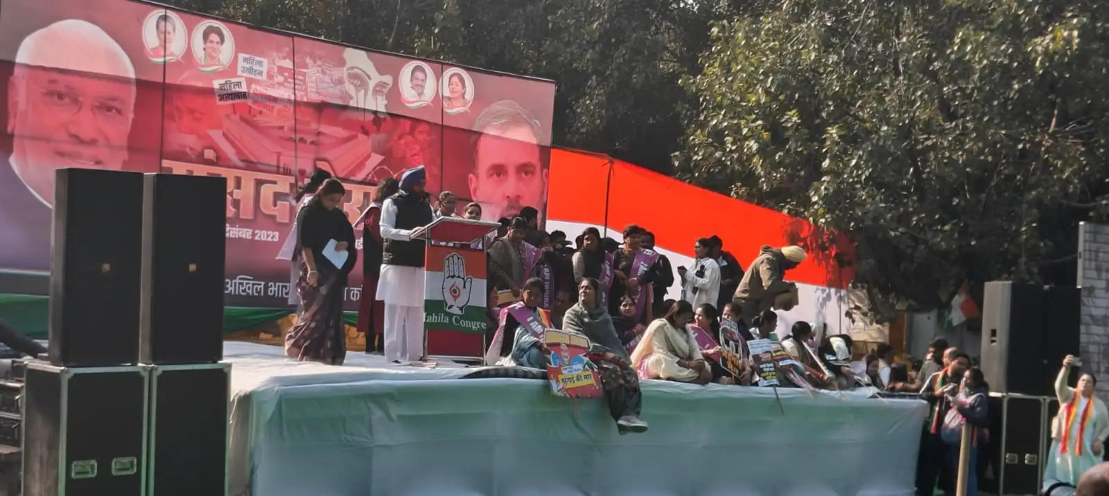 महंगाई और महिलाओं पर अत्याचार के मुद्दे पर कांग्रेस का जंतर-मंतर पर प्रदर्शन