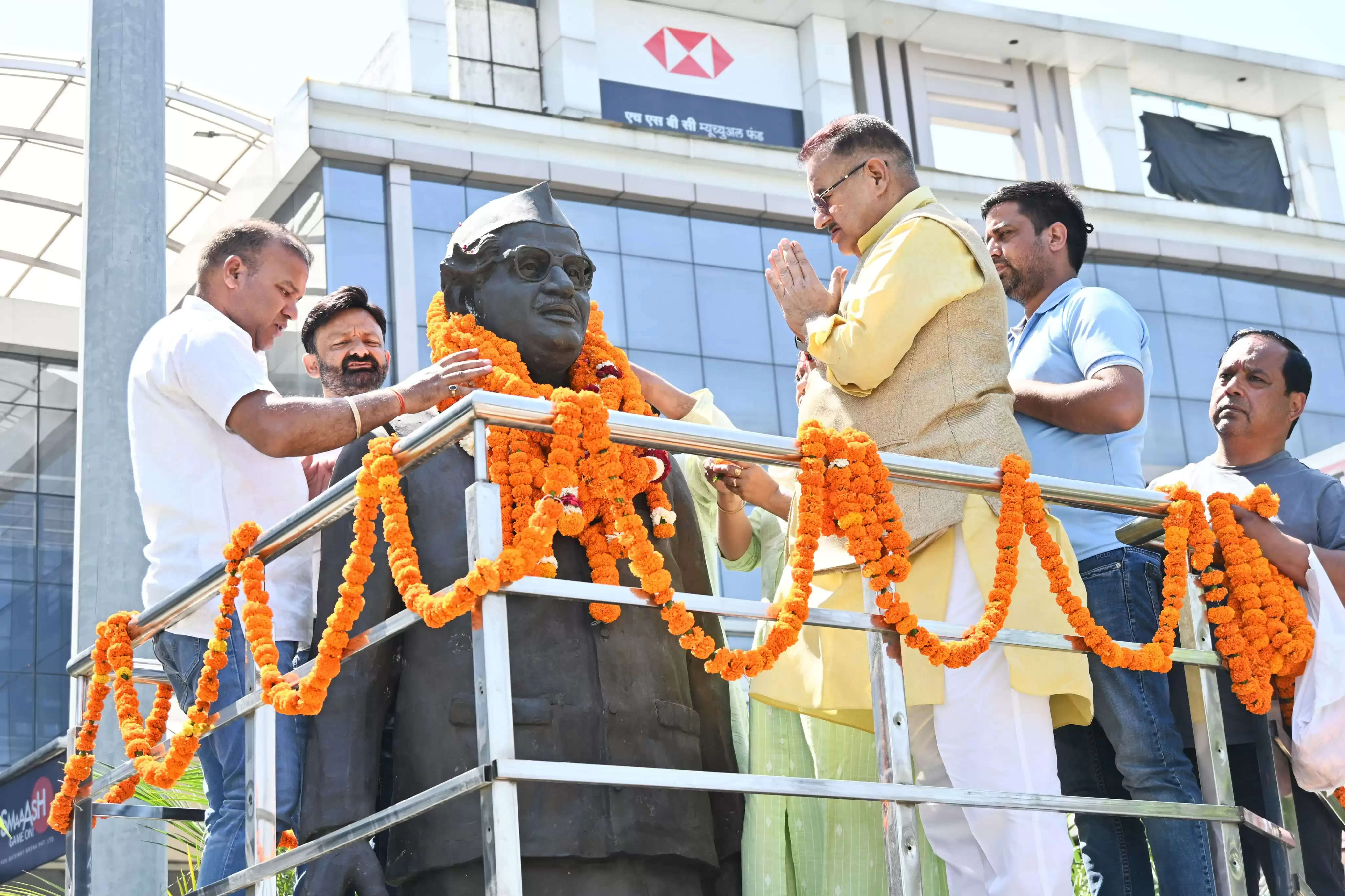 हिम पुत्र बहुगुणा ने पहाड़ की पगडंडियों से राष्ट्रीय राजनीति में बनाई अपनी पहचान बनाई : मंत्री जोशी