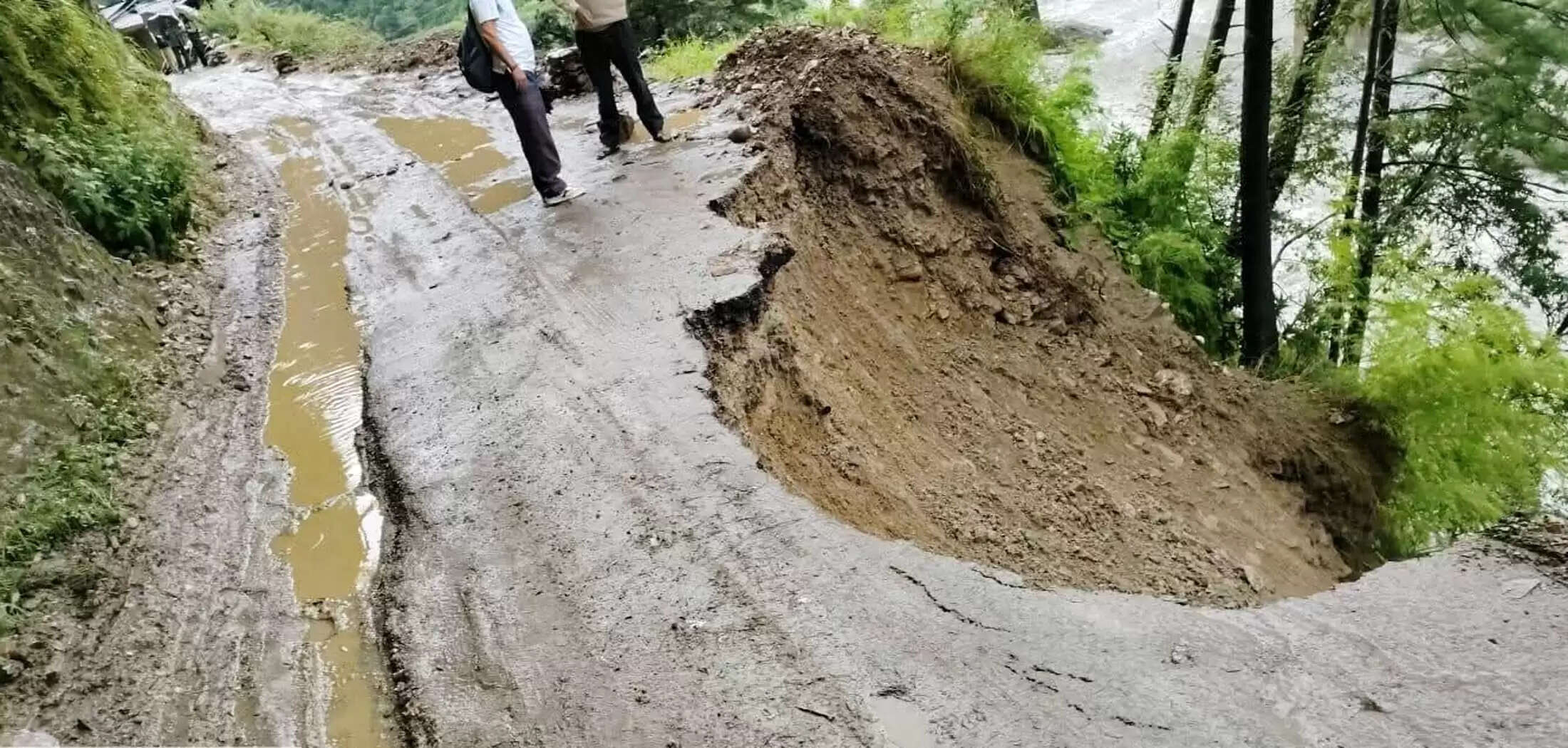 सोमवार को पूरी तरह से बंद रहा चंडीगढ़ मनाली राज मार्ग