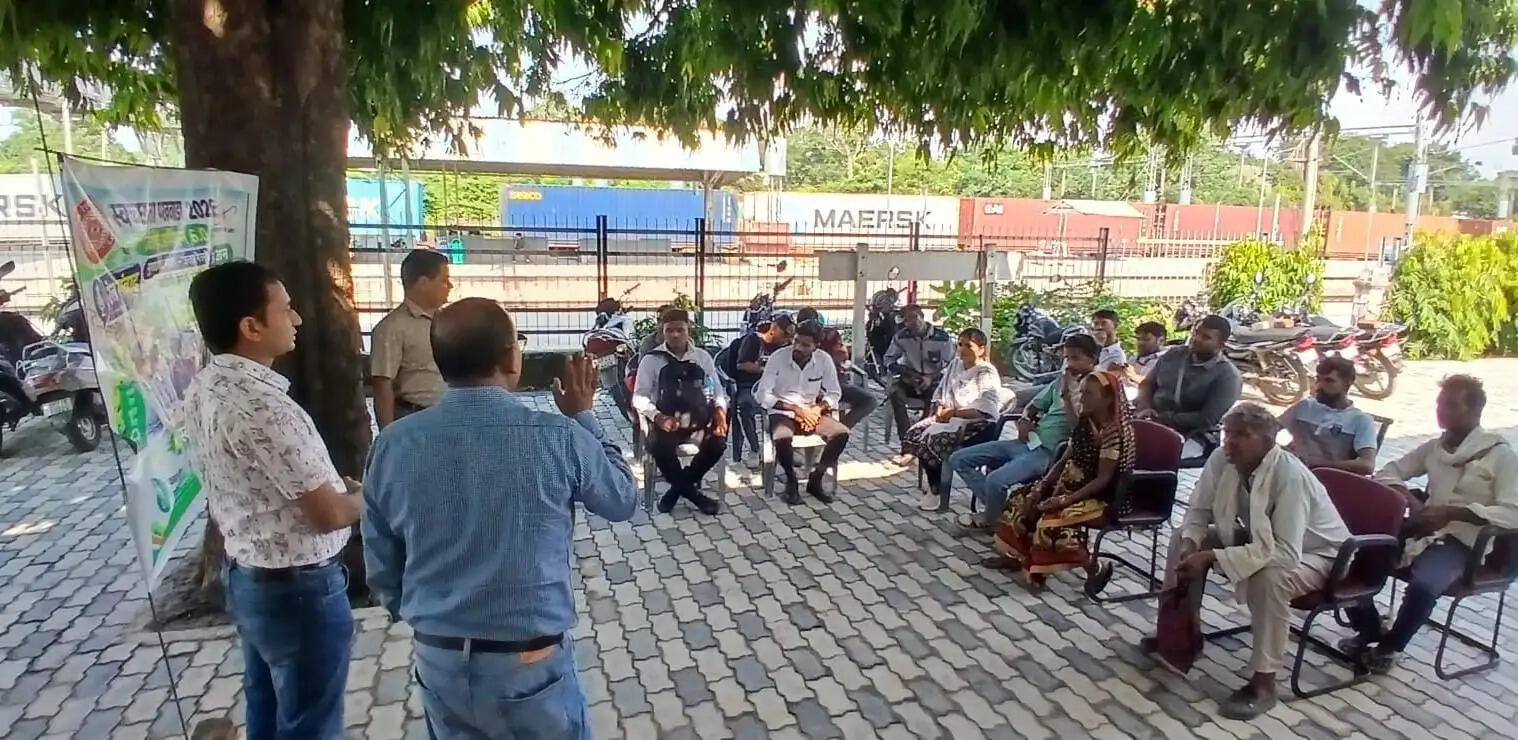 चंदौसी, बरेली, योगनगरी ऋषिकेश, शाहजहांपुर, देहरादून रेलवे स्टेशनों पर हुए स्वच्छता जागरूकता कार्यक्रम