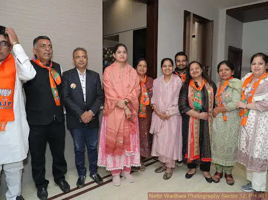 पानीपत:बीजेपी प्रत्याशी कोमल सैनी ने सेक्टर बारह में मांगे वोट