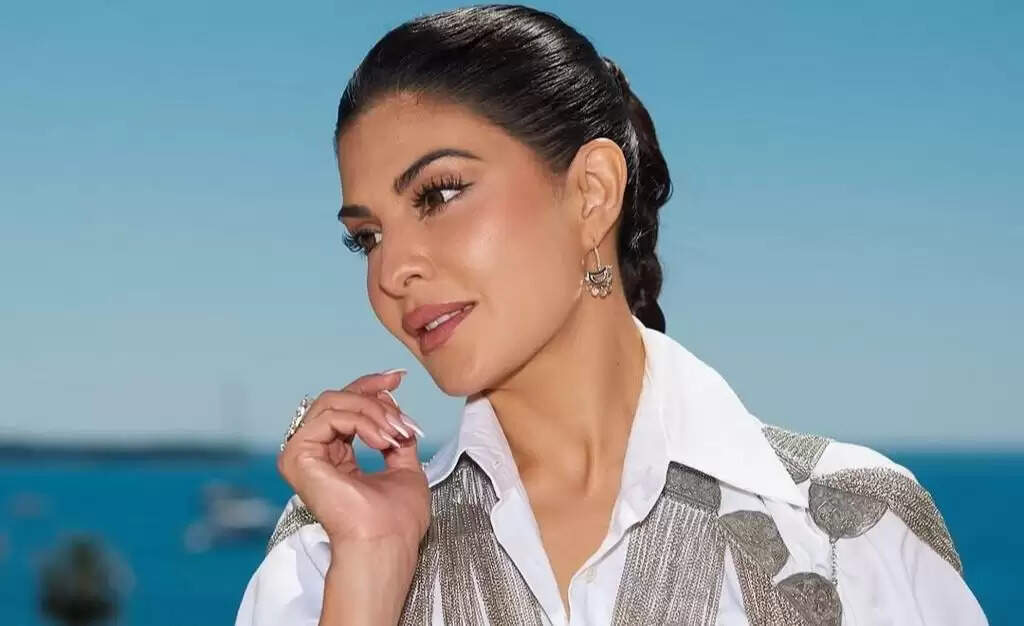 कान्स में 'वुमन इन सिनेमा' के मंच पर चमकीं जैकलीन फर्नांडिस