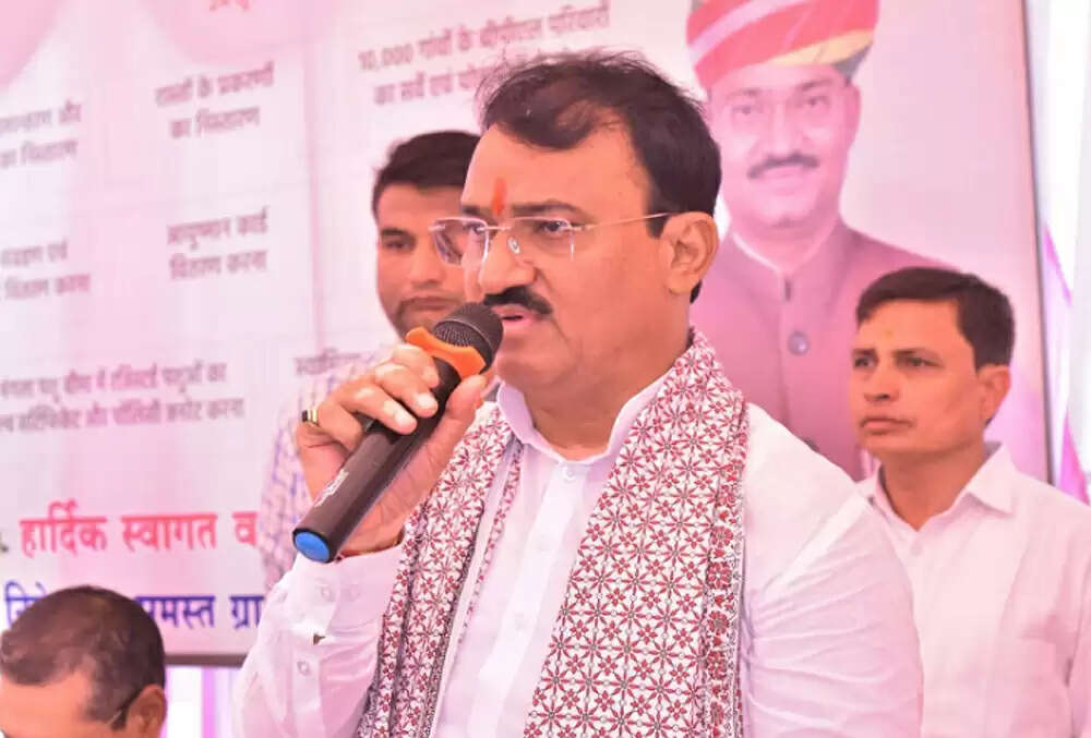 उपमुख्यमंत्री डॉ. प्रेमचन्द ने&nbsp;किया पंडित दीनदयाल उपाध्याय अंत्योदय संबल पखवाड़ा शिविर का अवलोकन