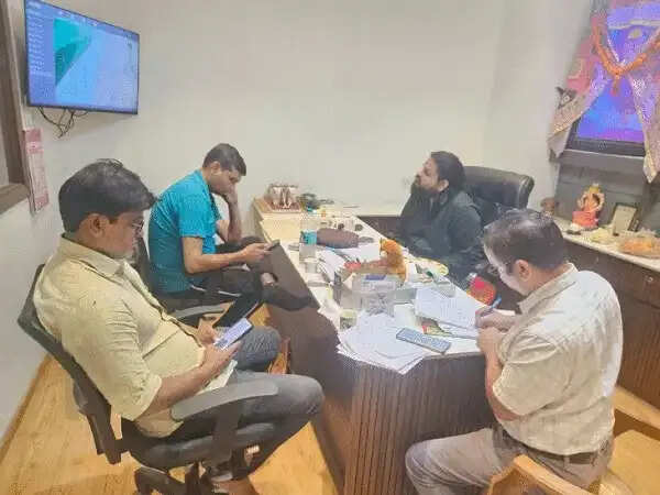 इंदौर में एनालॉग पनीर पर कार्रवाई, 450 किलो लो-फैट पनीर जब्त, फैक्ट्री में मिलीं कई खामियां