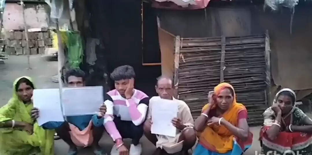 दलित परिवार ने भूमि कब्जे को लेकर डीसी–एसपी से लगाई गुहार