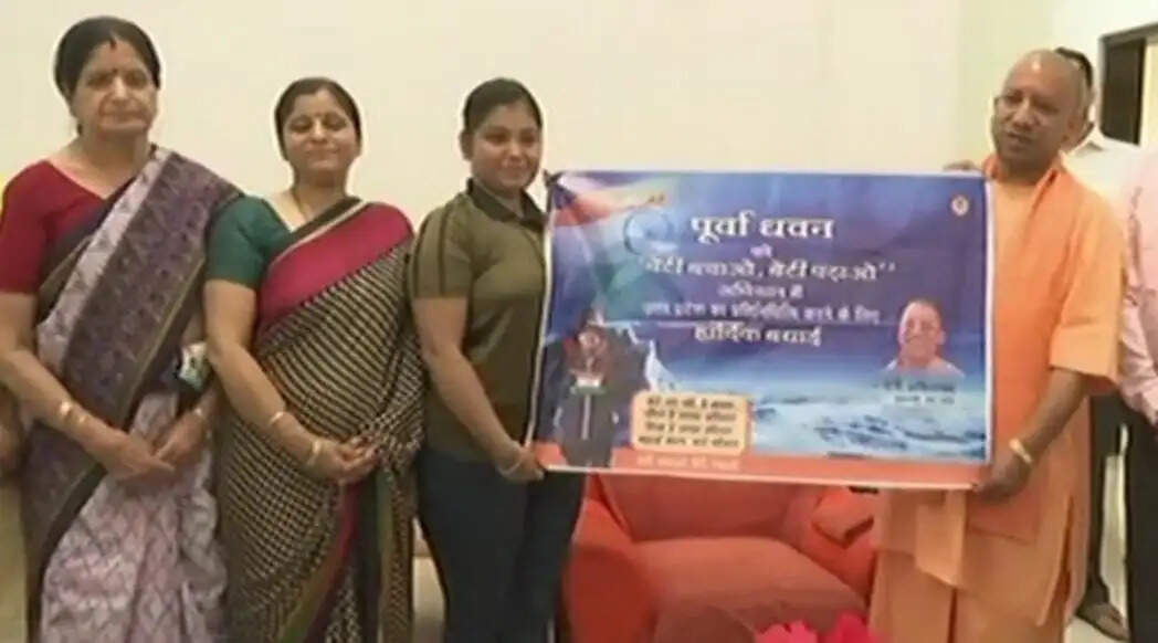 लखनऊ की पर्वतारोही पूर्वा धवन ने 5,826 मीटर ऊंची रुद्रगैरा चोटी पर फहराया तिरंगा