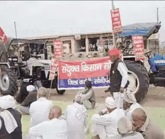 सोनीपत में गांव रतनगढ के पास किसानों ने दिया धरना