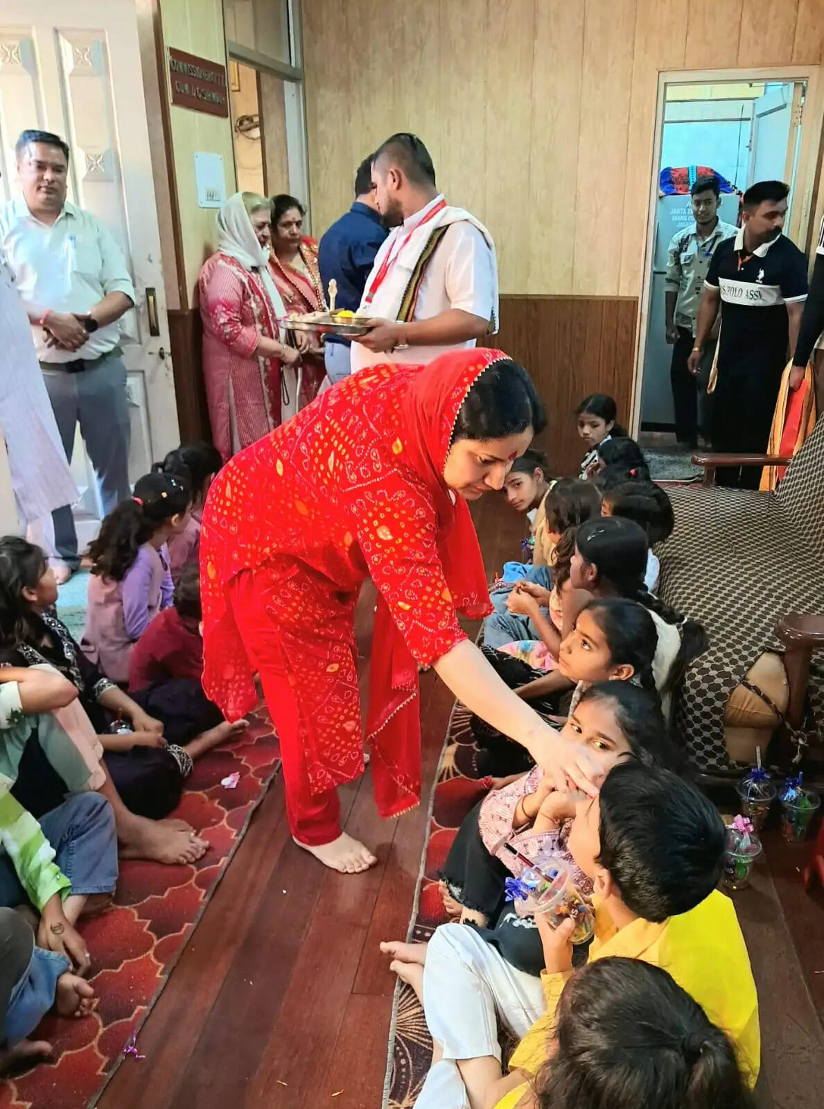 माता बाला सुंदरी मंदिर त्रिलोकपुर में अष्टमी एवं नवमी पर हुआ कन्या पूजन