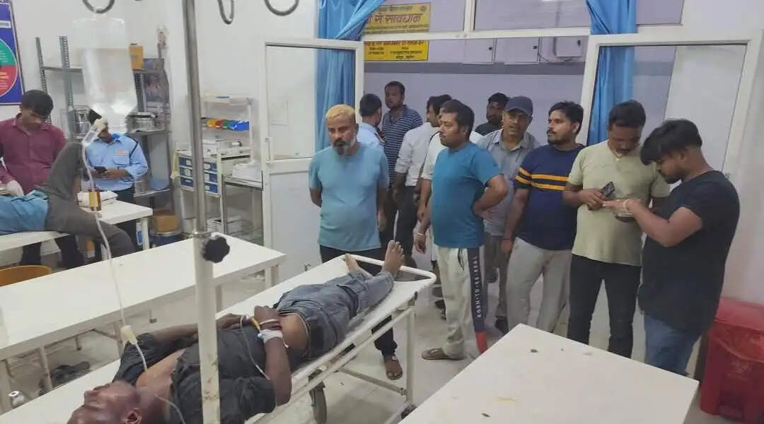 सुपौल में तेज रफ्तार ट्रैक्टर का कहर, बाइक सवार युवक गंभीर रूप से घायल