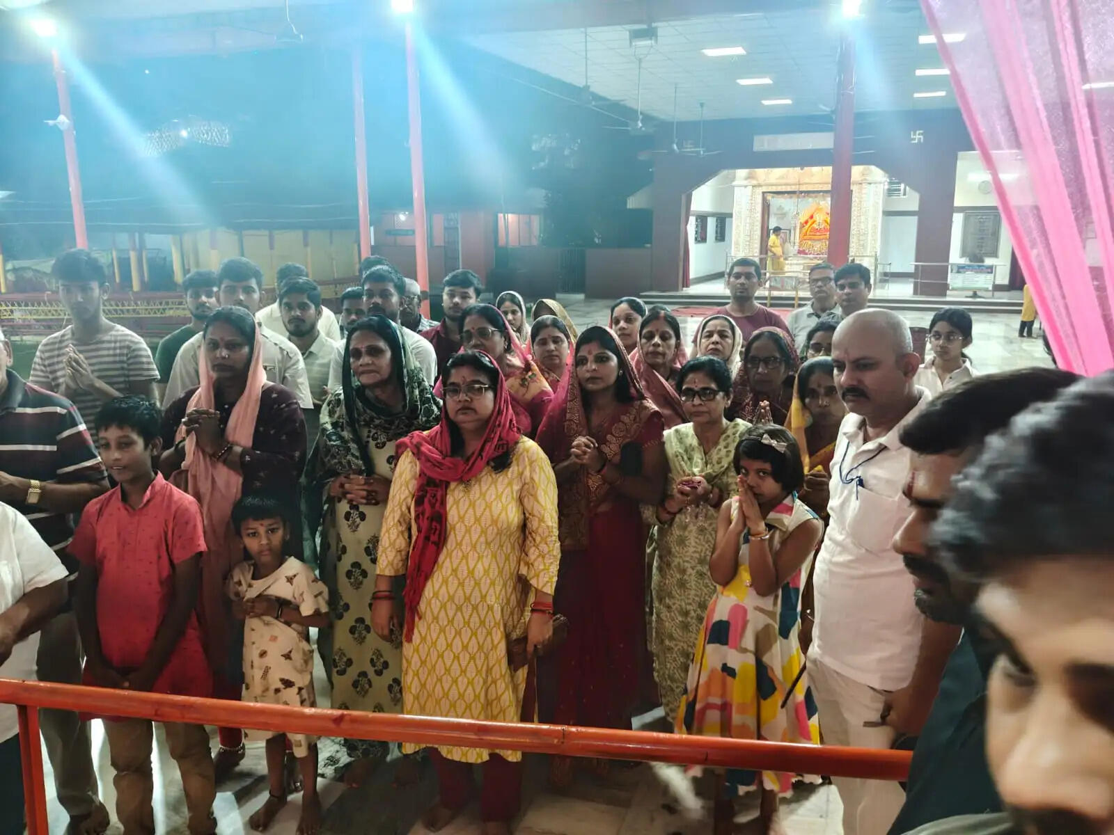 राधा-कृष्ण ठाकुरबाड़ी में धूमधाम से हुई मां स्कंदमाता की पूजा, डांडिया उत्सव को लेकर श्रद्धालुओं में उत्साह