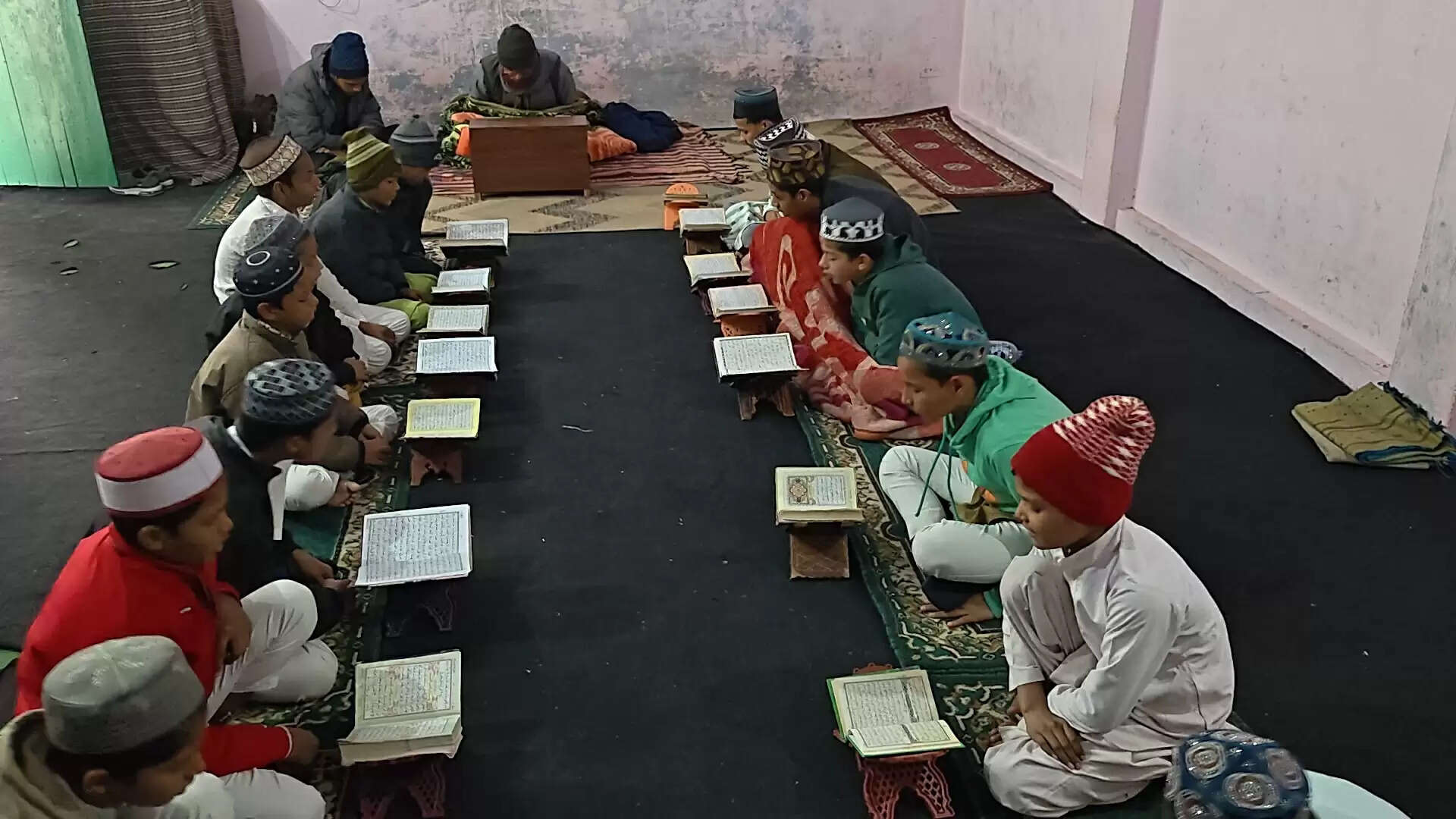 उप्र में तुलसीपुर के मदरसा में बिना नियुक्ति महीनों से भुगतान , डीएमओ भी जांच के घेरे में, उच्चस्तरीय जांच शुरू