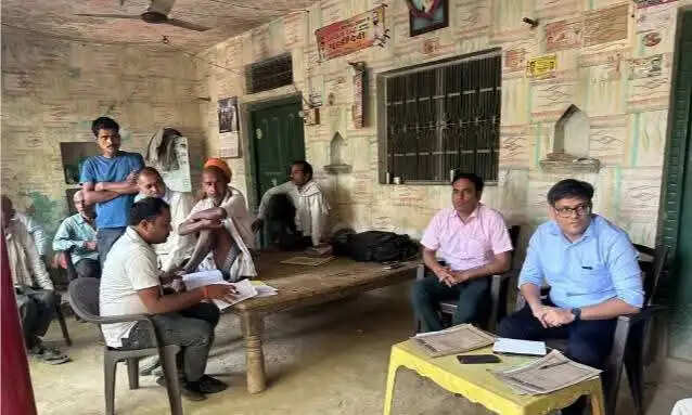 लिंक एक्सप्रेसवे की भूमि अधिग्रहण को लेकर अधिकारियों ने की गांव-गांव बैठक , किसानों को समझाया