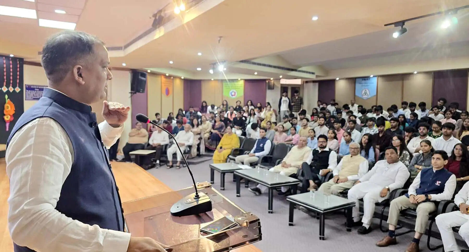 गुरुग्राम: राष्ट्रवाद की राजनीति से जुडक़र विकसित भारत के निर्माण में योगदान दें युवा: डॉ. स्वदेश सिंह