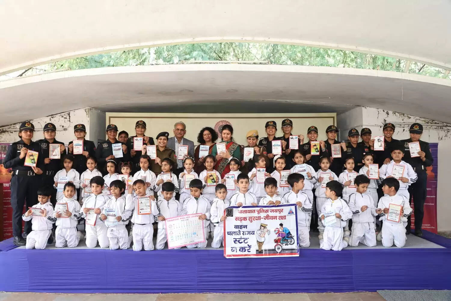 जागरूकता सत्र का आयोजन कर माताओं और बच्चों ने सीखाएं आत्मरक्षा के गुर