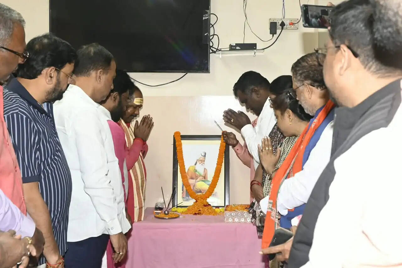 भाजपा प्रदेश कार्यालय में मनाई गई महर्षि वाल्मीकि की जयंती, सामाजिक समरसता का दिया संदेश