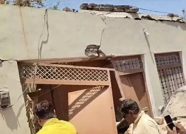 (अपडेट) मप्र के शिवपुरी में वायुसेना के विमान से गिरा भारी धातु का टुकड़ा, मकान की छत टूटी