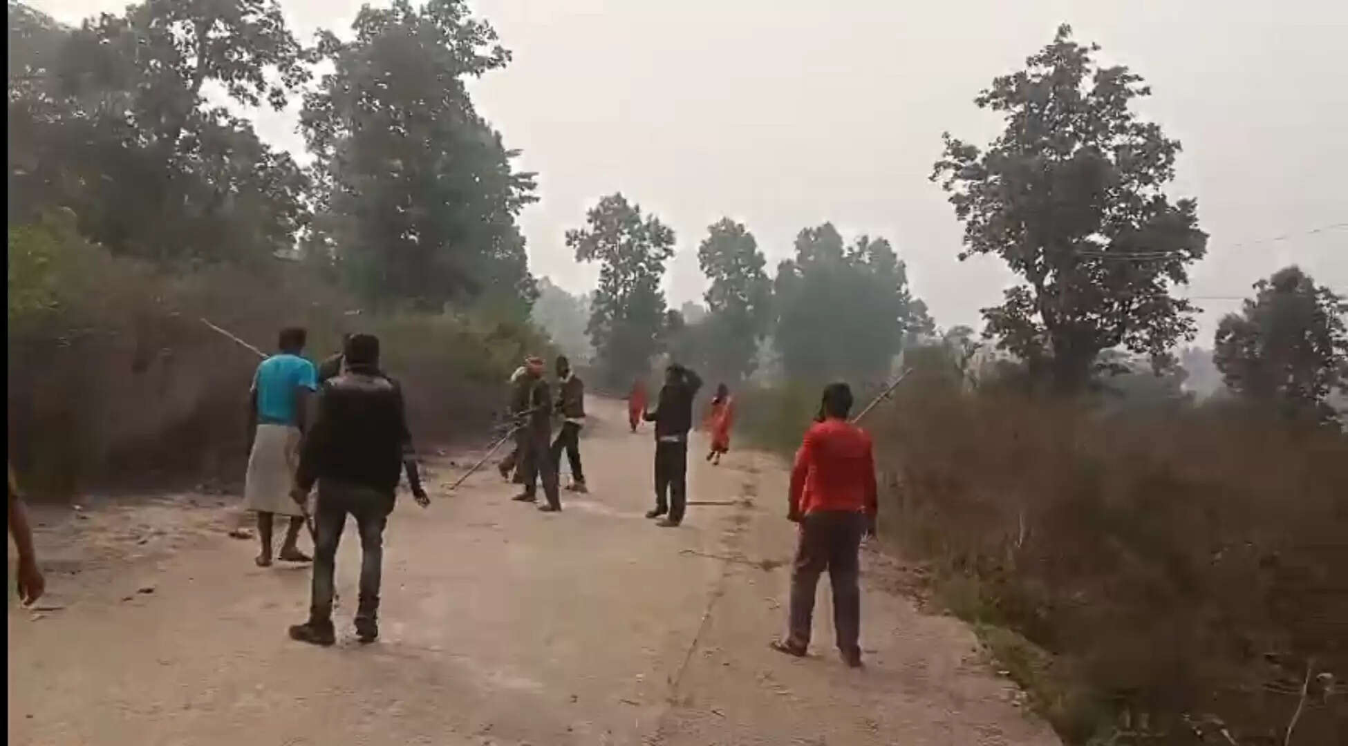 बलरामपुर : जमीन विवाद ने लिया हिंसक रूप, सनावल के झारा गांव में लाठी-डंडों से भिड़े दो पक्ष, आठ घायल