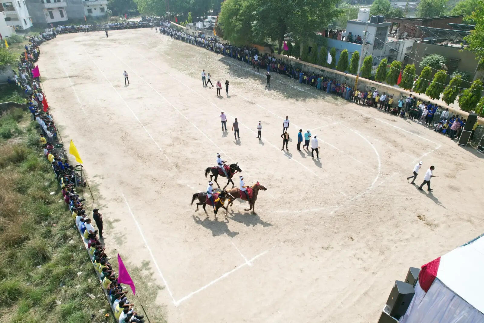 बाबू आरएन सिंह खेल मेला में घोड़ा दौड़ बना आकर्षण, रेस में घोड़ा शक्ति प्रथम