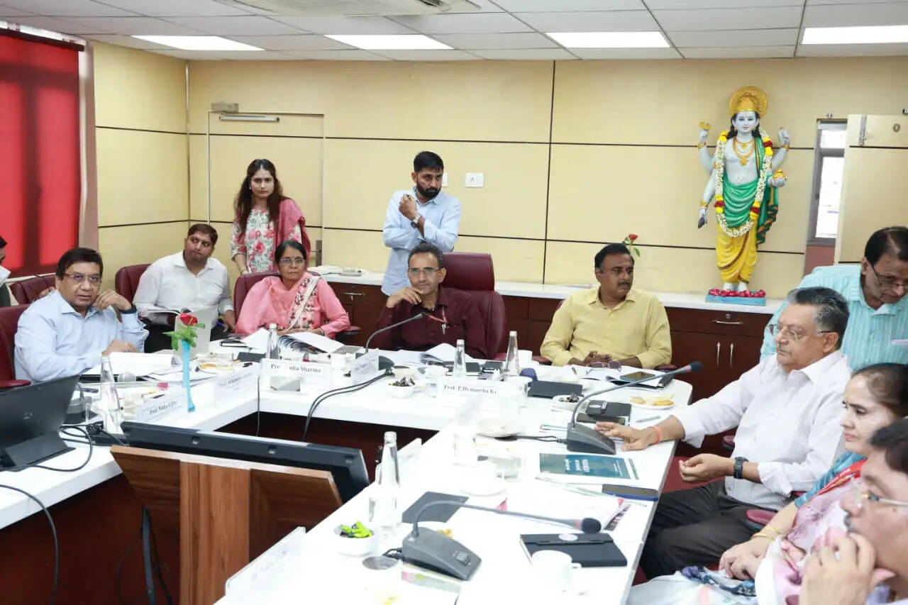 आयुर्वेद अनुसंधान को नई पहचान दिलाने के लिए राष्ट्रीय आयुर्वेद संस्थान में चला मंथन