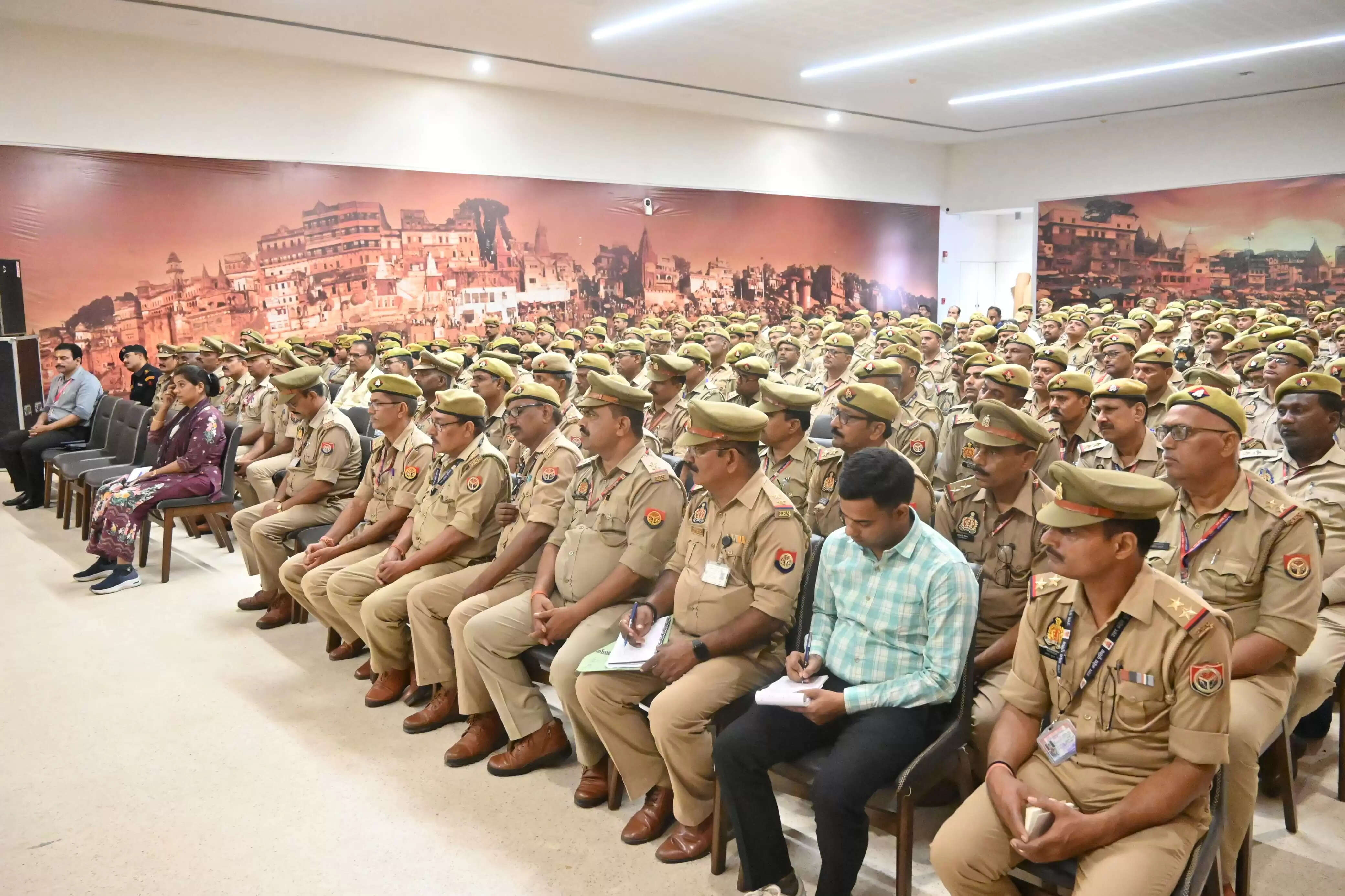 श्री काशी विश्वनाथ धाम में दर्शनार्थियों की सुविधा और सुरक्षा सर्वोच्च प्राथमिकता: पुलिस कमिश्नर मोहित अग्रवाल