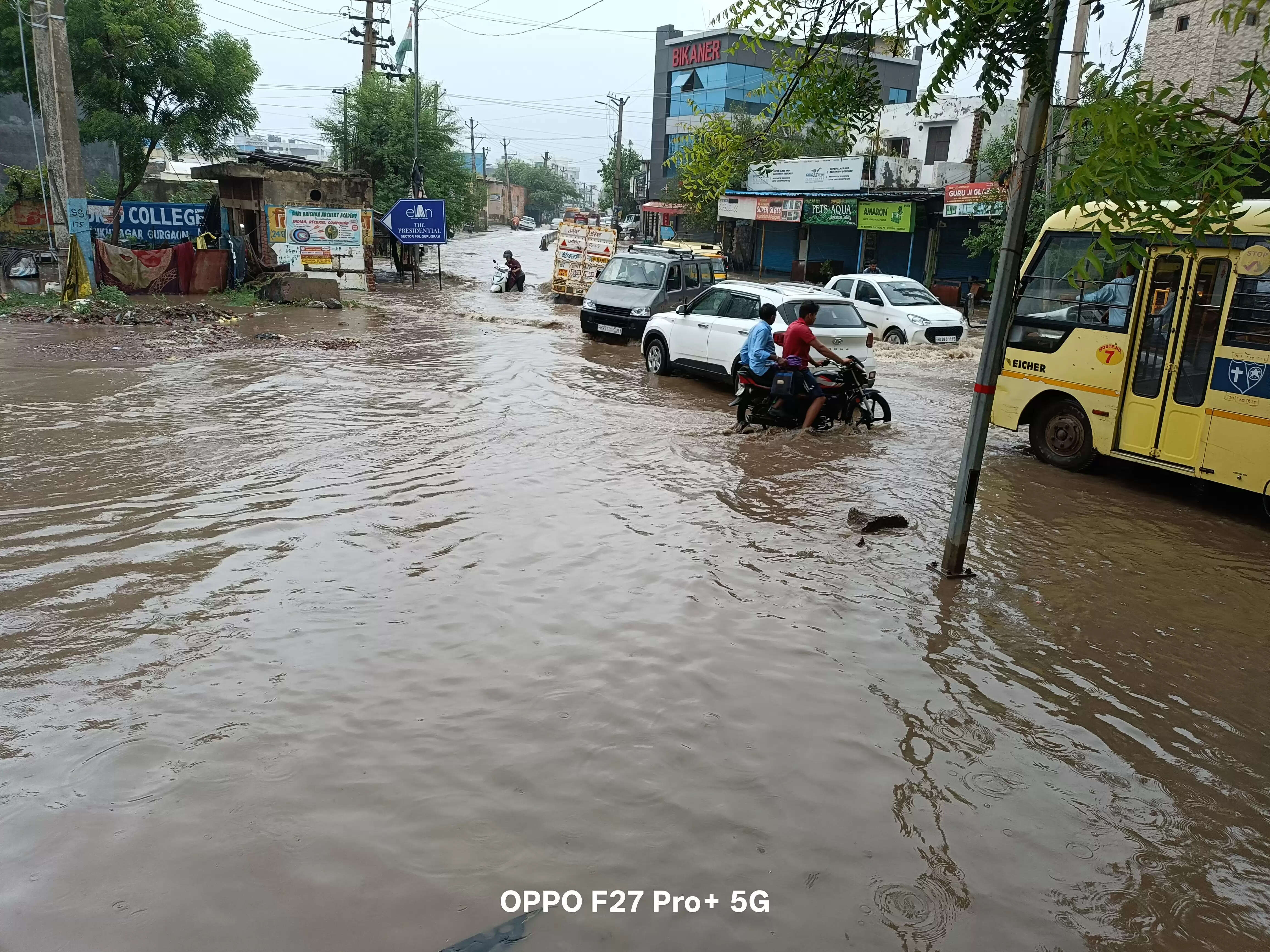 गुरुग्राम:मानसून की पहली बरसात में मिलेनियम सिटी जलमग्न