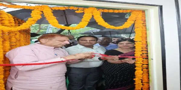 महापौर ने दिल्ली विवि में आरआरआर केंद्र एवं सेल्फी प्वाइंट का किया उद्घाटन