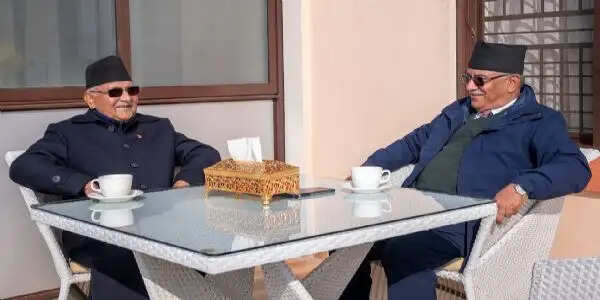 नेपाल : अस्पताल में भर्ती ओली से प्रचण्ड ने की मुलाकात