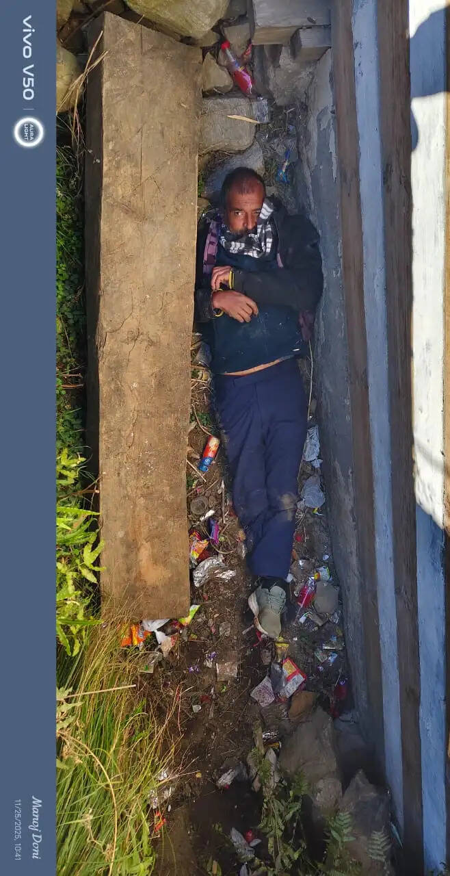 ग्रामीणों ने शासन-प्रशासन से शिक्षक के खिलाफ ठोस कार्यवाही की माँग की