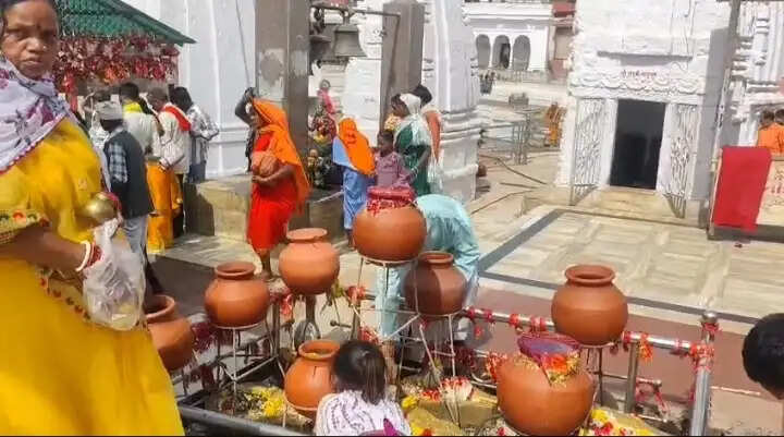 अनूपपुर: गंगा सप्तमी पर मां नर्मदा की उद्गम में 25 हजार श्रद्धालुओं ने किया स्नान, की पूजा-अर्चना