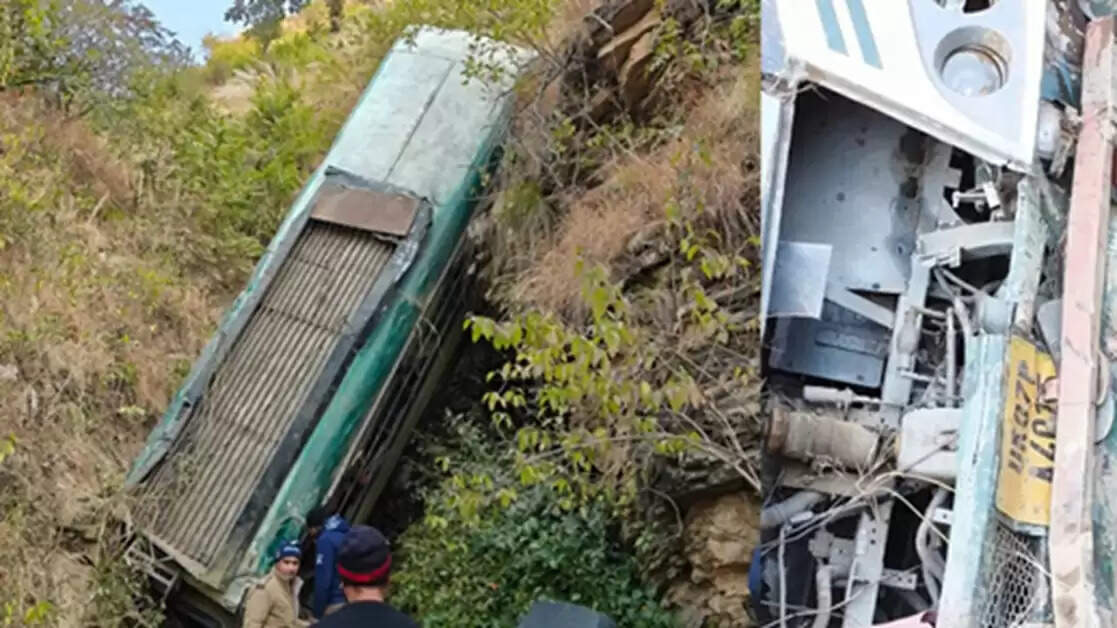 उत्तराखंड के अल्मोड़ा में बस खाई में गिरी, सात यात्रियों की मौत