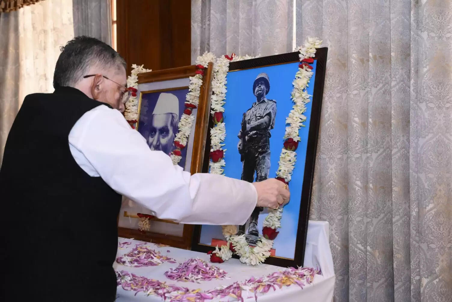 झारखंड के राज्यपाल ने प्रथम राष्ट्रपति डॉ. राजेंद्र प्रसाद और शहीद लांस नायक अल्बर्ट एक्का को दी श्रद्धांजलि